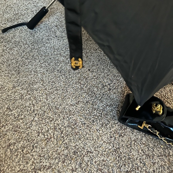 Vintage COCO CHANEL Patent Leather Umbrella Holder w/Chain and Umbrella - Picture 8 of 13